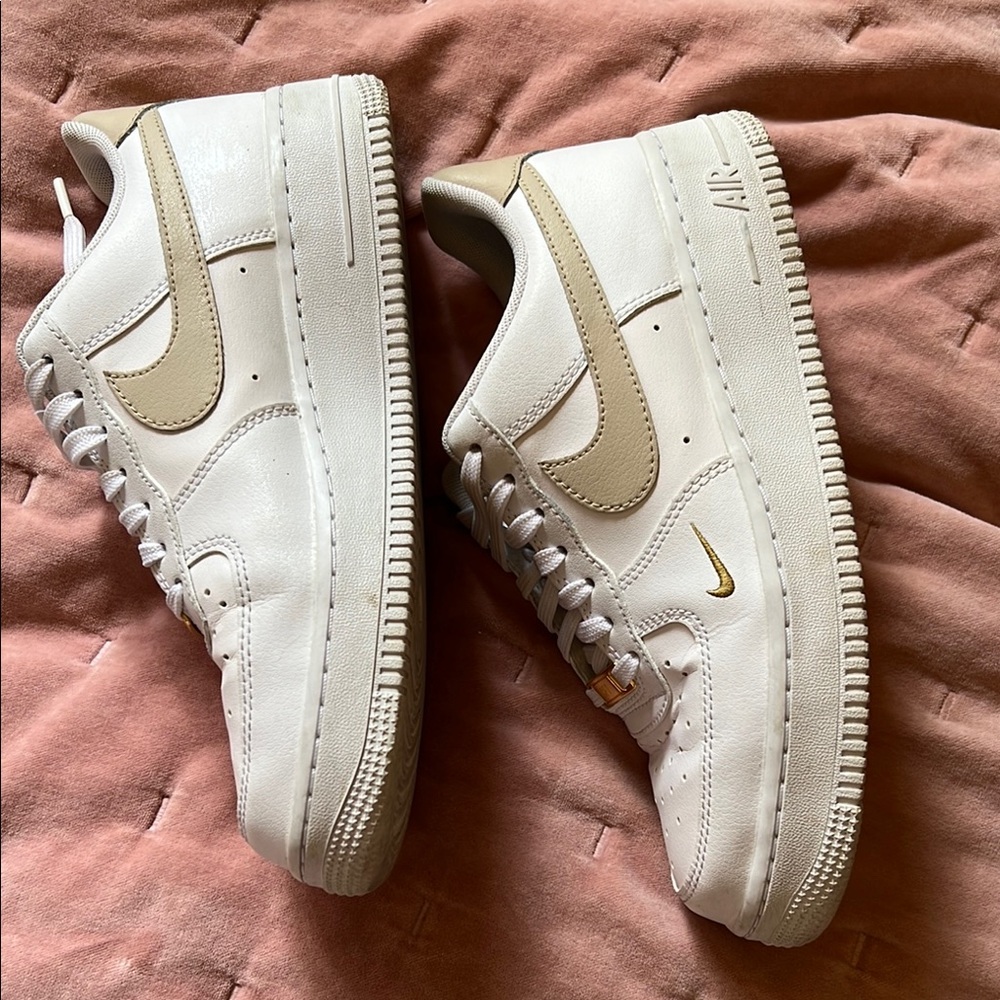 Nike Air Force 1 White And Gold Shoes View 4
